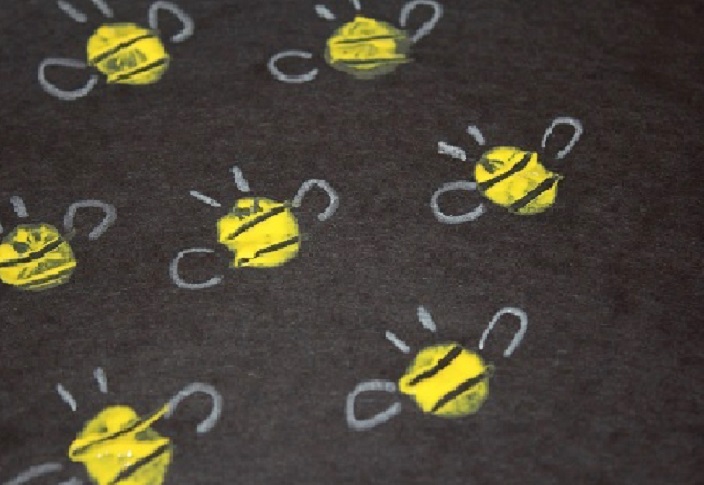 Thumbprint Honeybees for the Jewish holiday of Rosh HaShanah